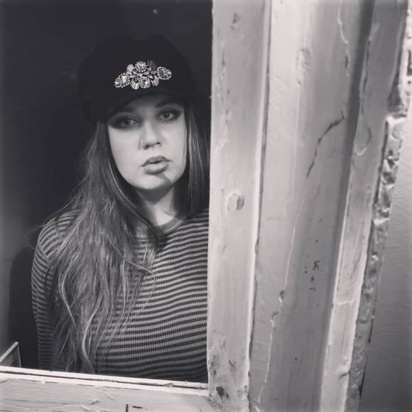 Meet your Posher, Mara - Picture 1 of 1